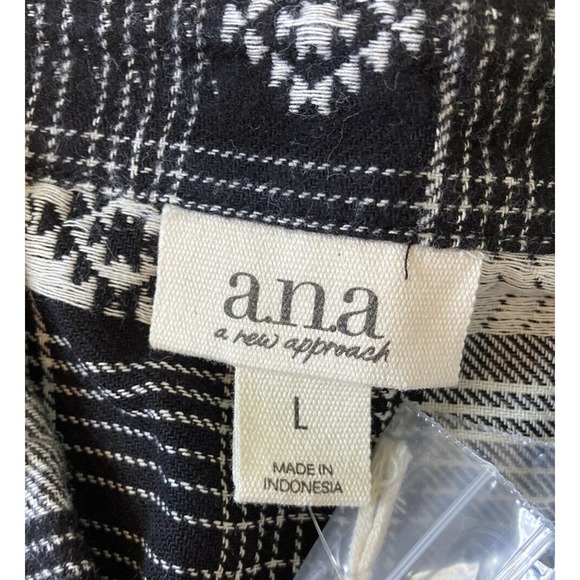NWT A New Approach Button Up Shirt Large Women’s Black Patterned Long Sleeve $44 - Picture 5 of 9